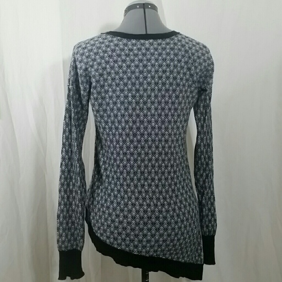 LEITH V Neck Gray V Neck Hi Low Sweater Size S - Picture 4 of 7